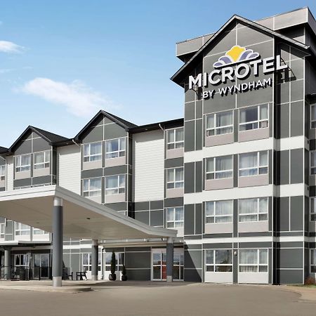 Microtel Inn & Suites By Wyndham Estevan Bagian luar foto