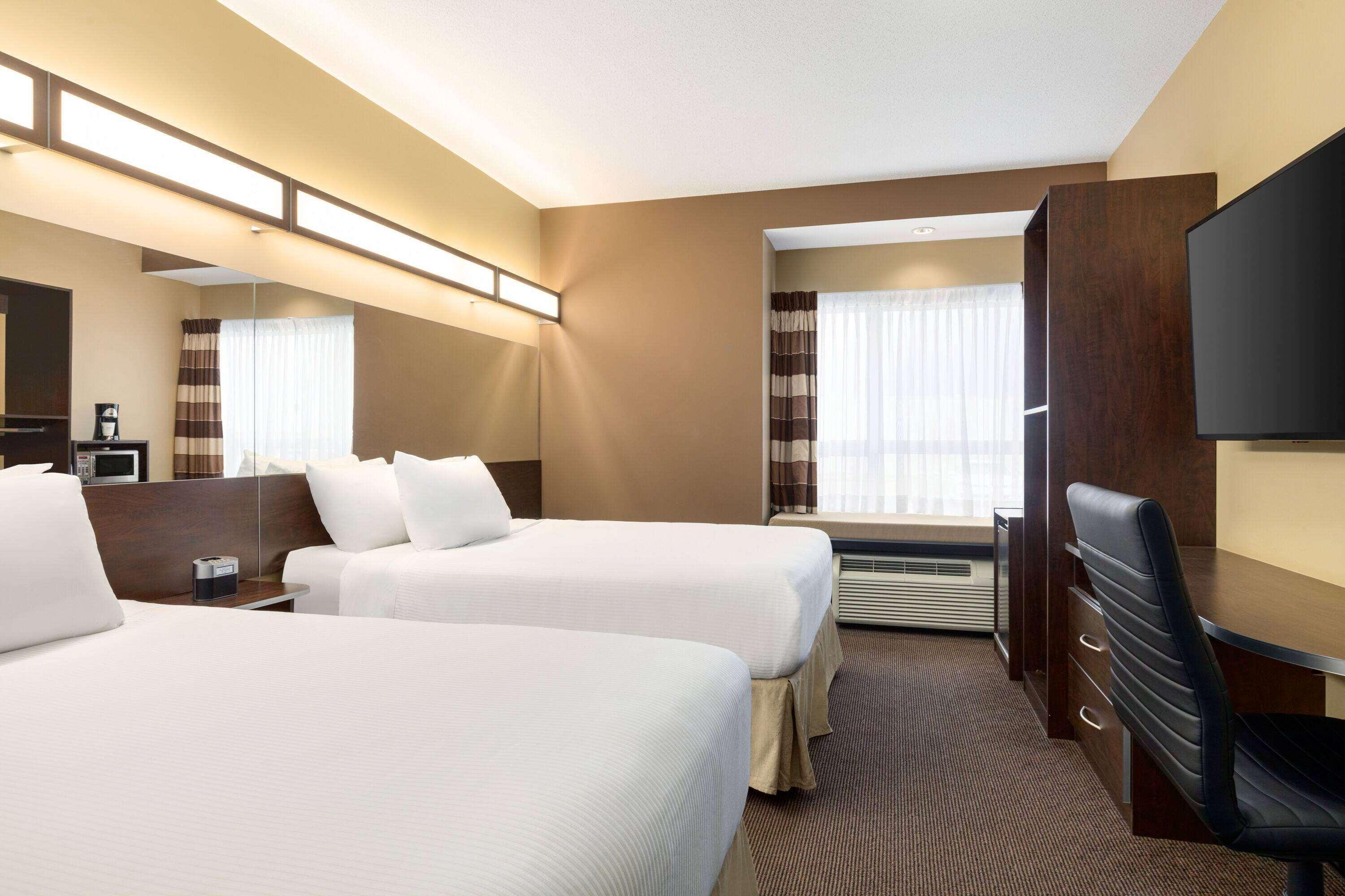 Microtel Inn & Suites By Wyndham Estevan Bagian luar foto