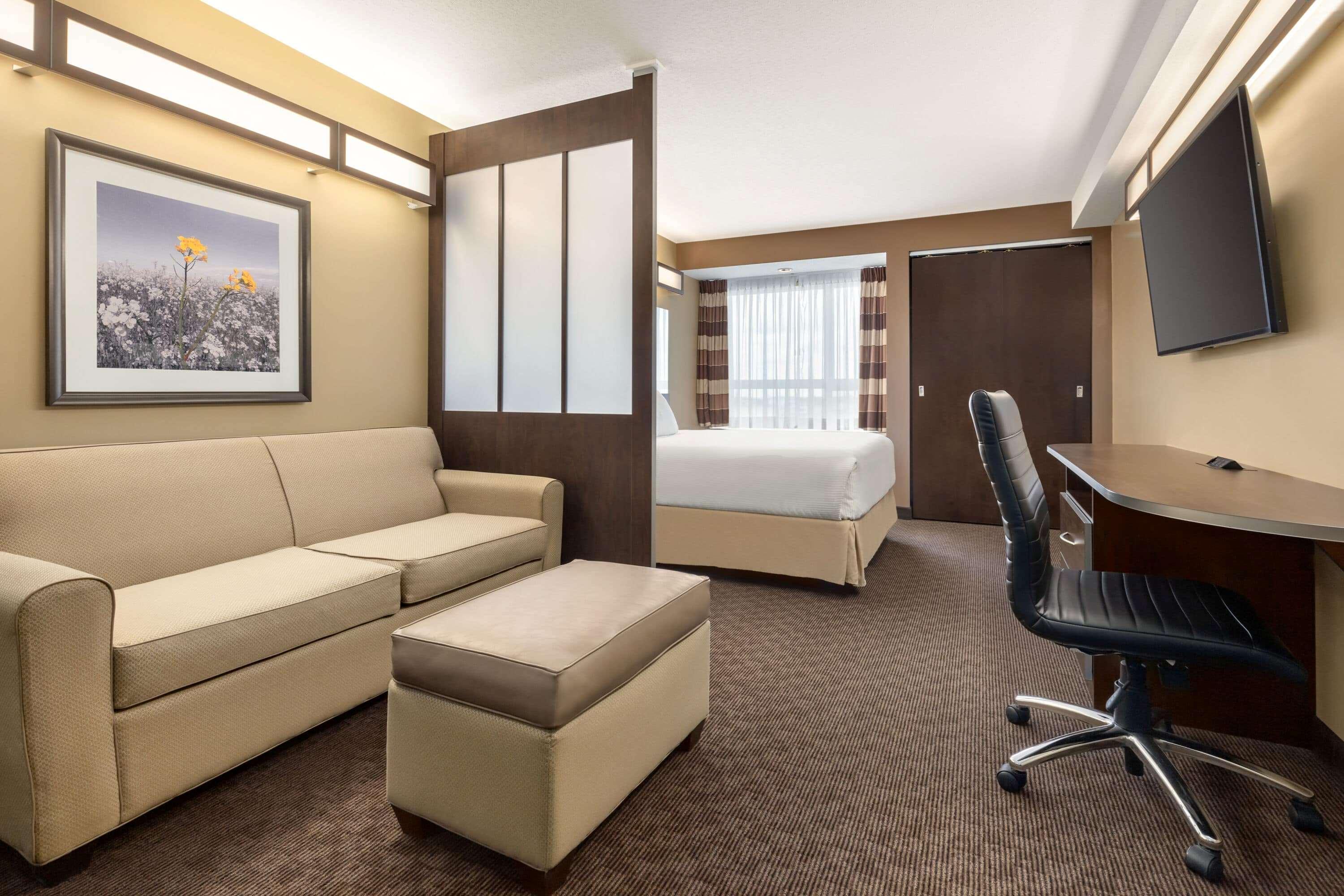 Microtel Inn & Suites By Wyndham Estevan Bagian luar foto