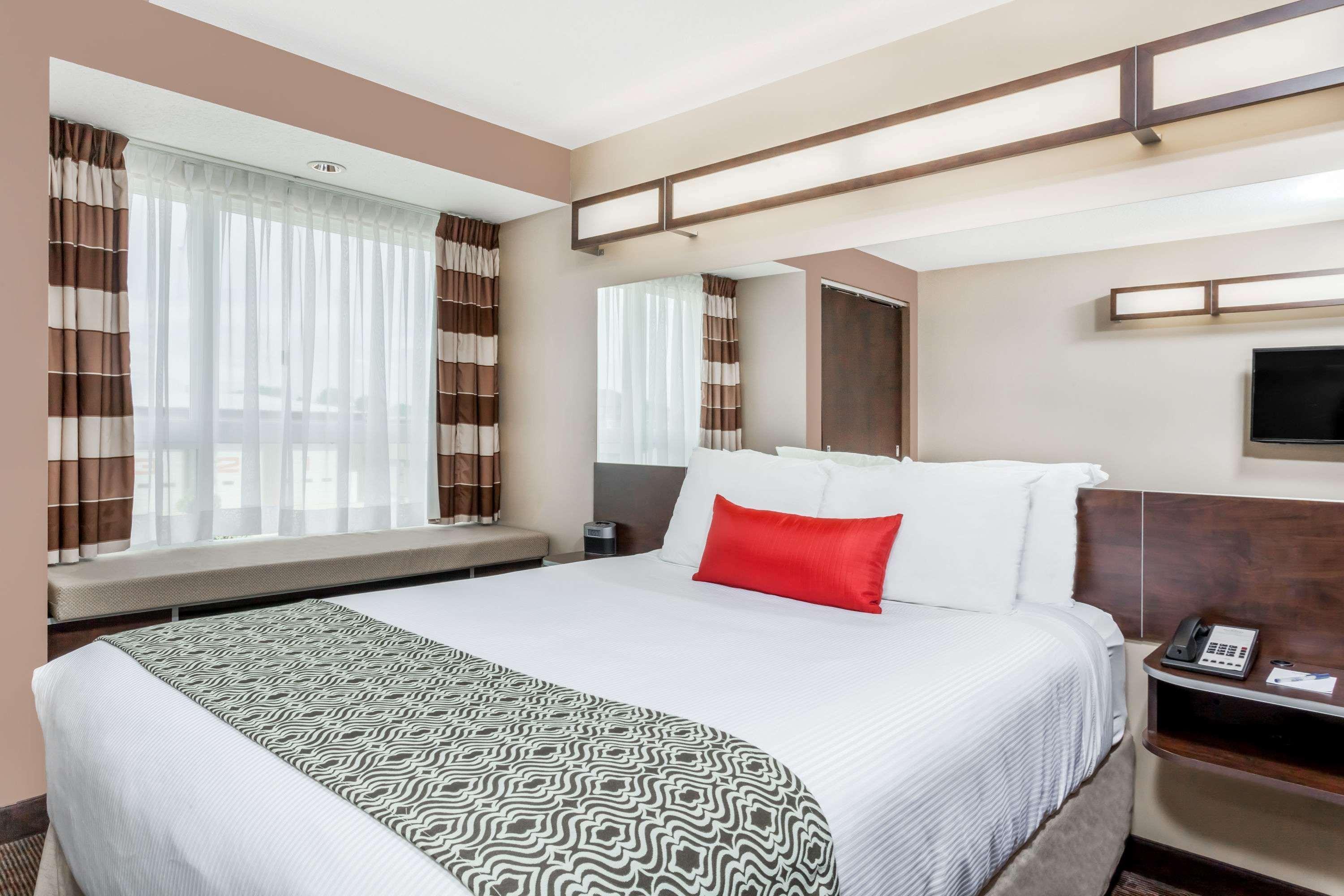 Microtel Inn & Suites By Wyndham Estevan Bagian luar foto