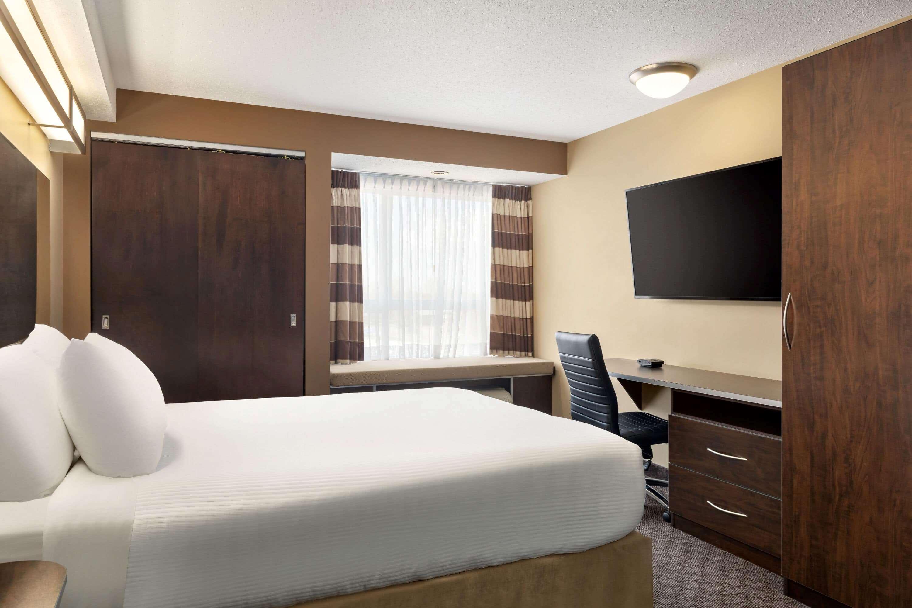 Microtel Inn & Suites By Wyndham Estevan Bagian luar foto