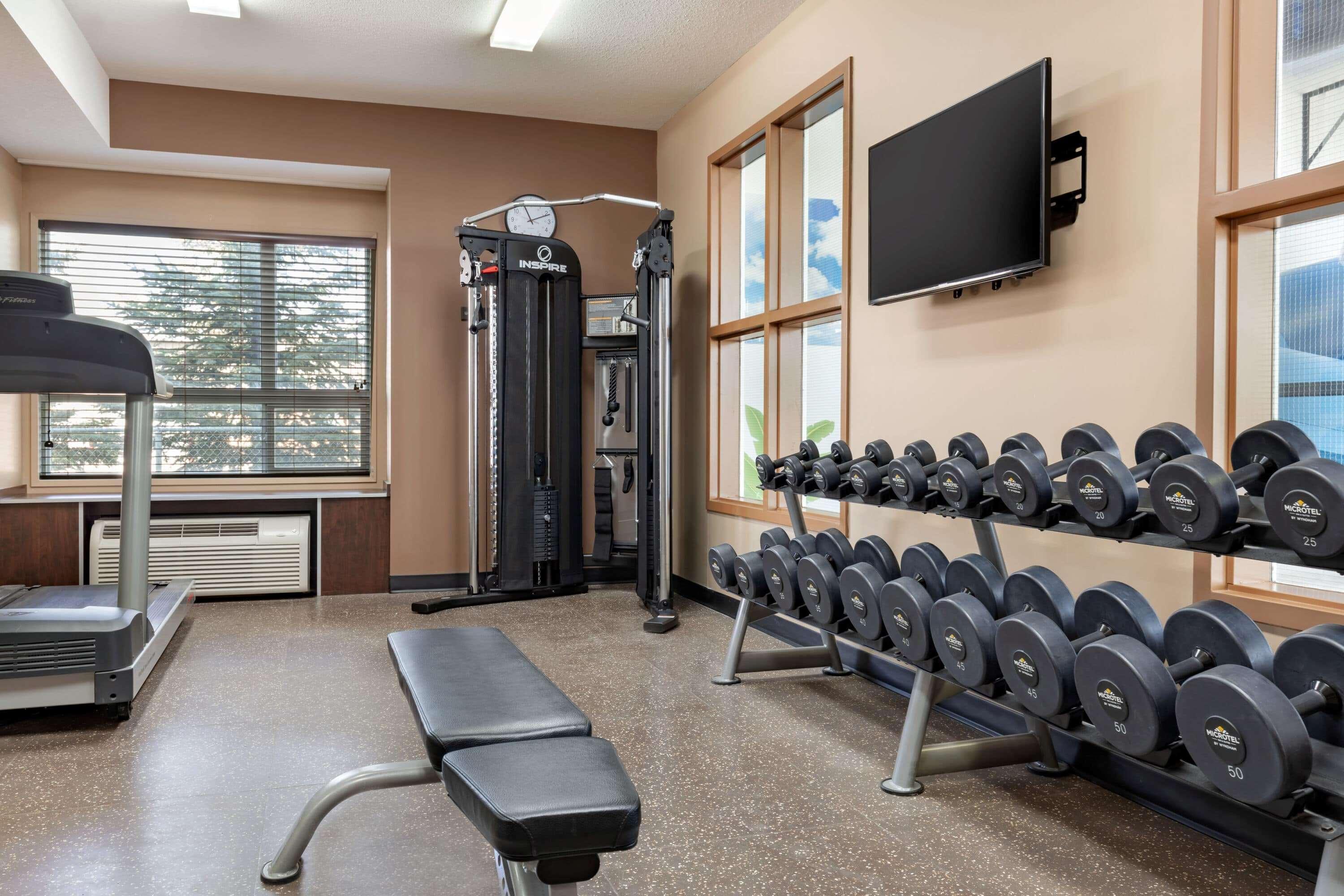 Microtel Inn & Suites By Wyndham Estevan Bagian luar foto