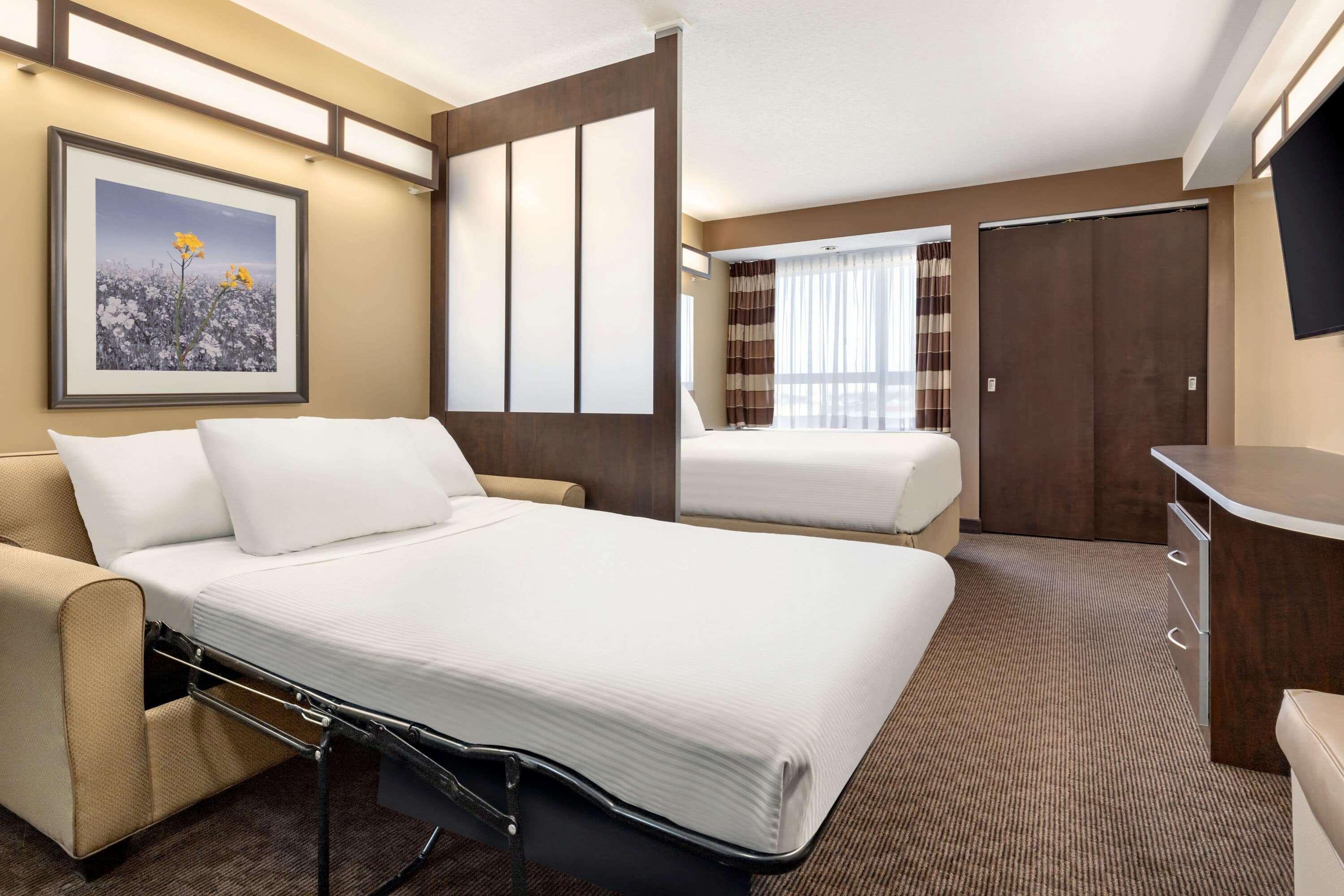 Microtel Inn & Suites By Wyndham Estevan Bagian luar foto