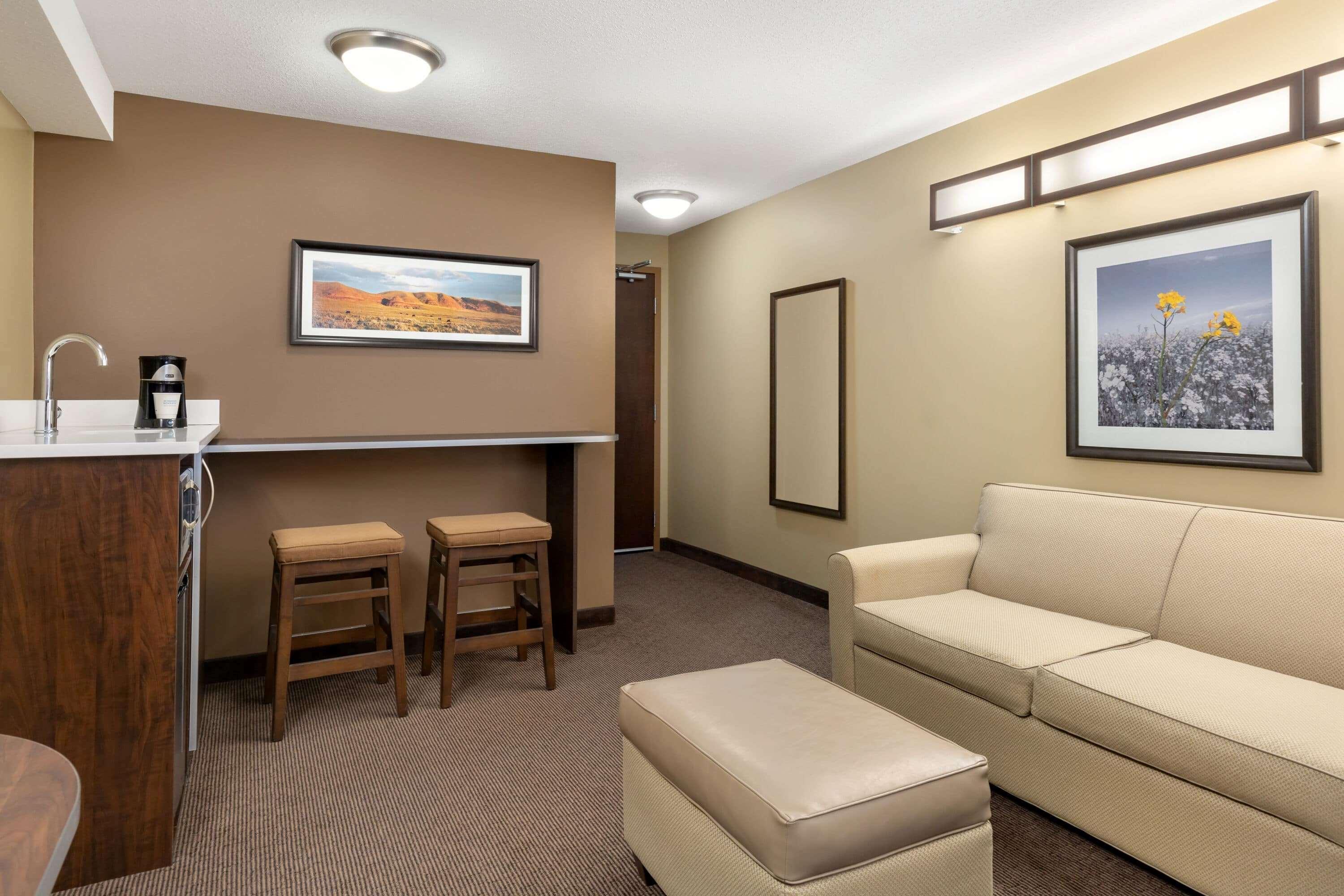 Microtel Inn & Suites By Wyndham Estevan Bagian luar foto