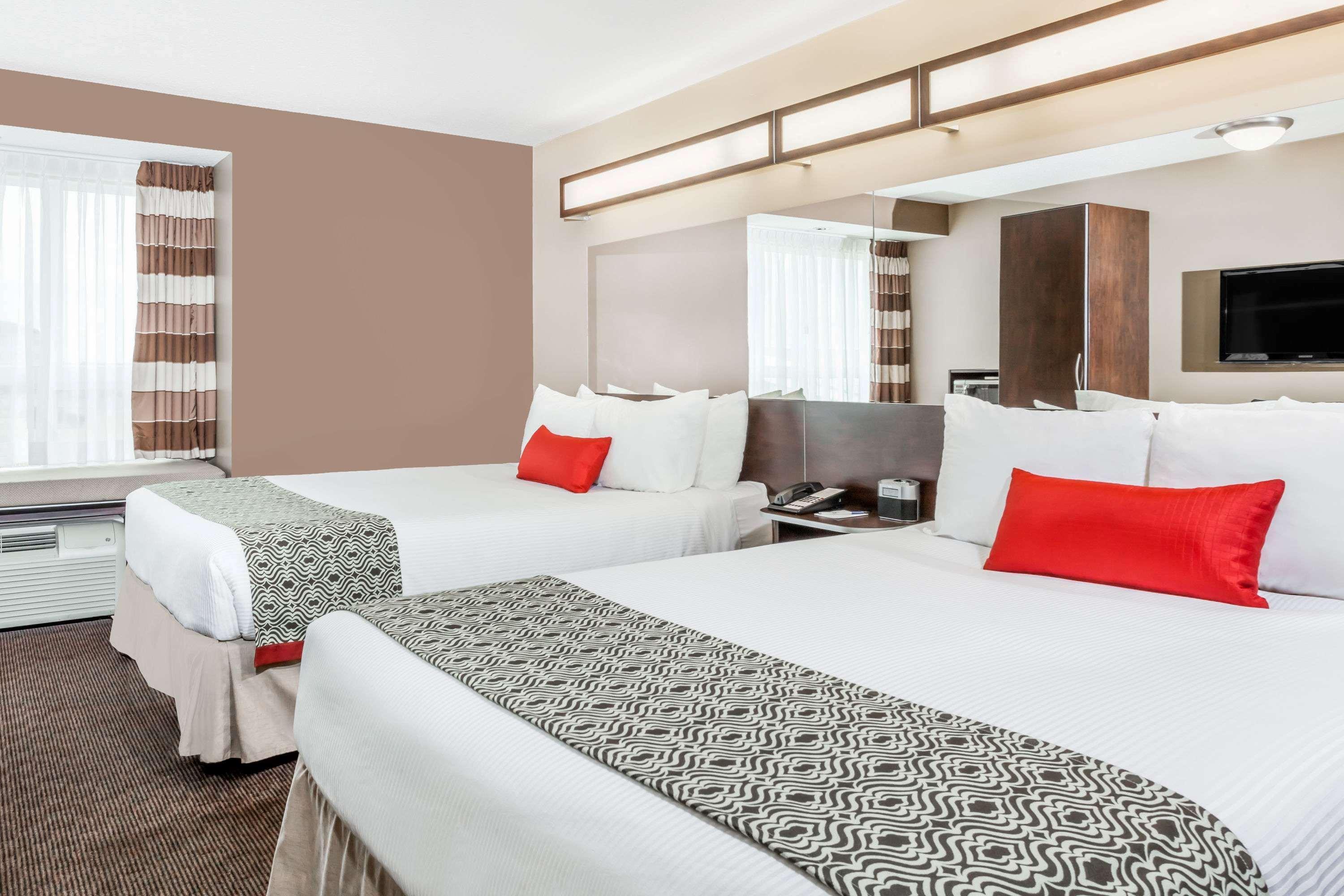 Microtel Inn & Suites By Wyndham Estevan Bagian luar foto