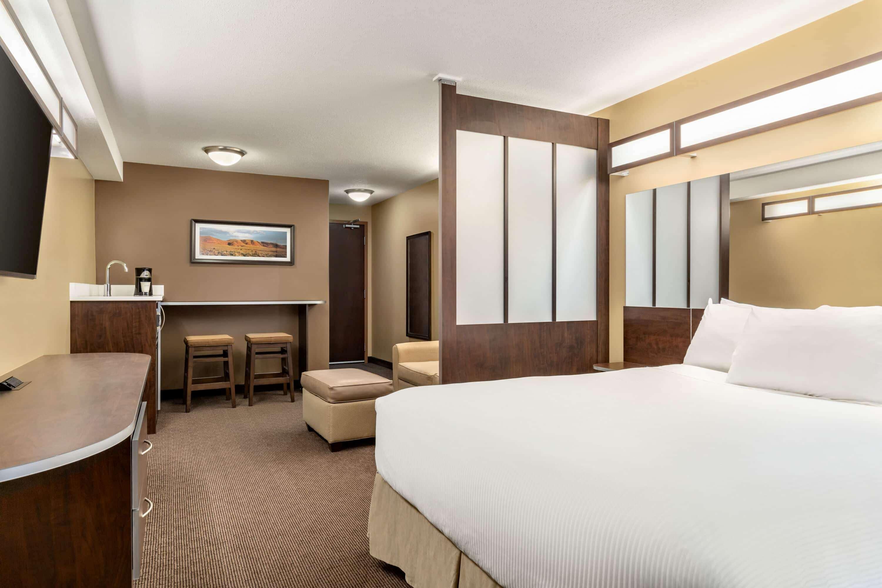Microtel Inn & Suites By Wyndham Estevan Bagian luar foto