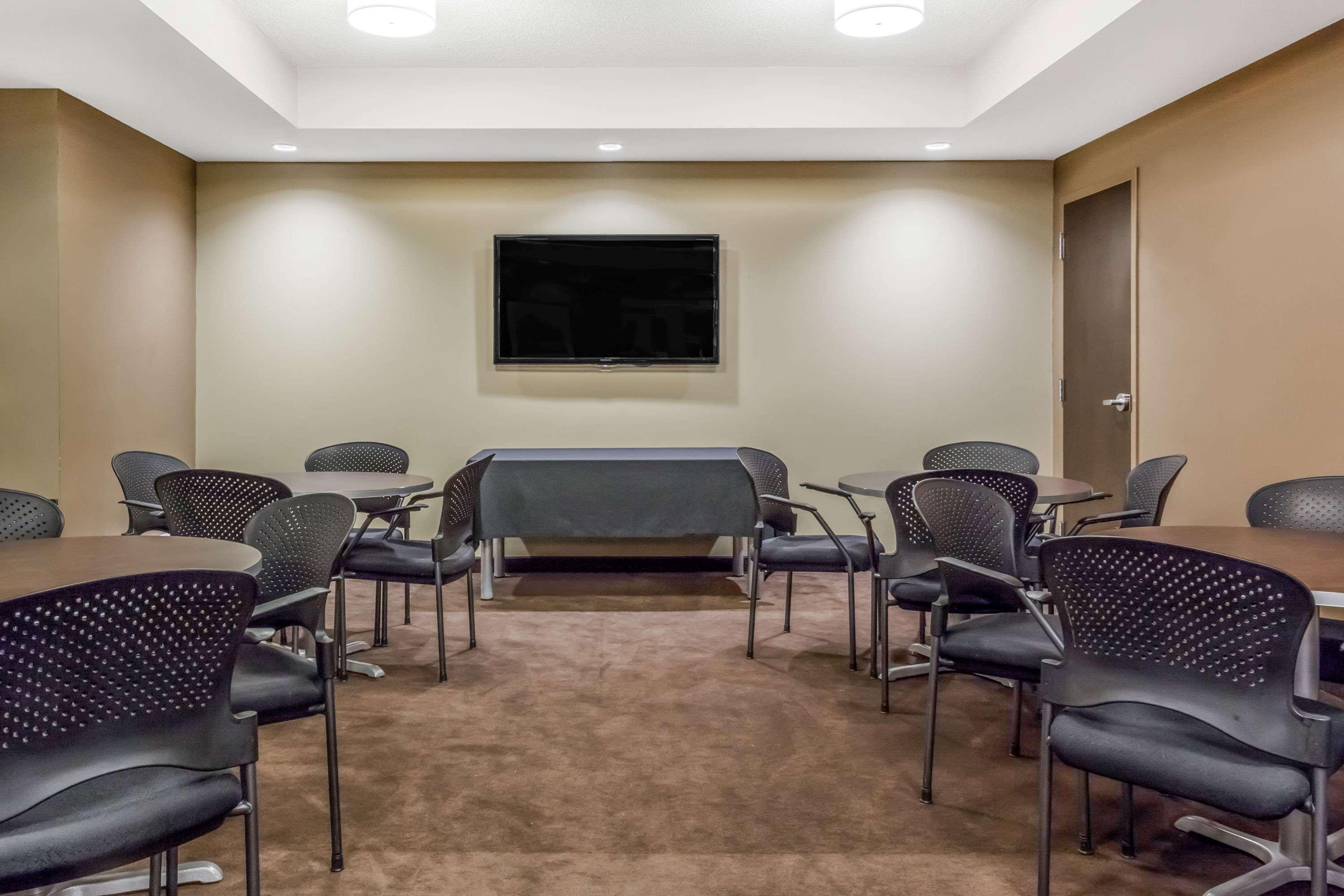Microtel Inn & Suites By Wyndham Estevan Bagian luar foto