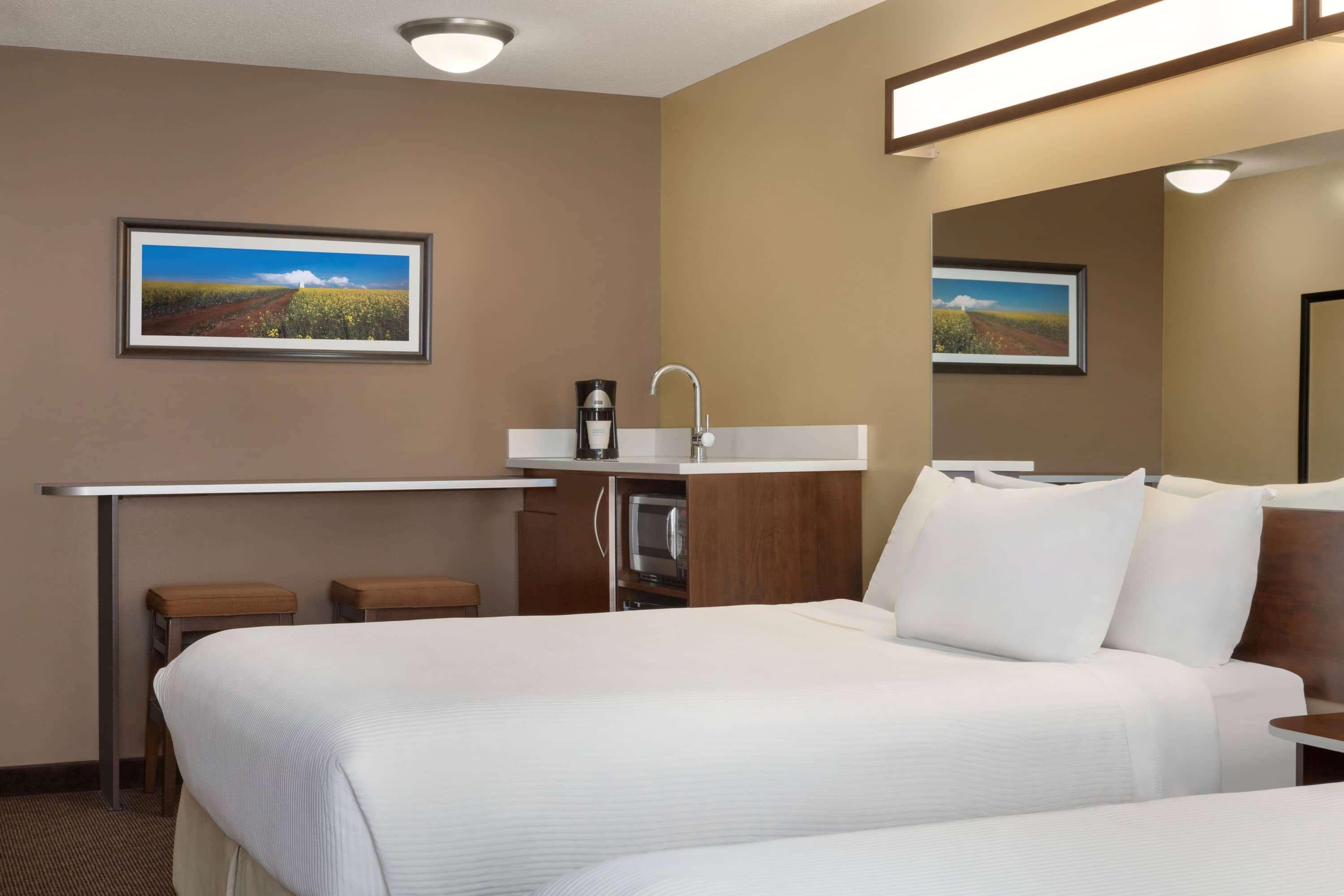 Microtel Inn & Suites By Wyndham Estevan Bagian luar foto