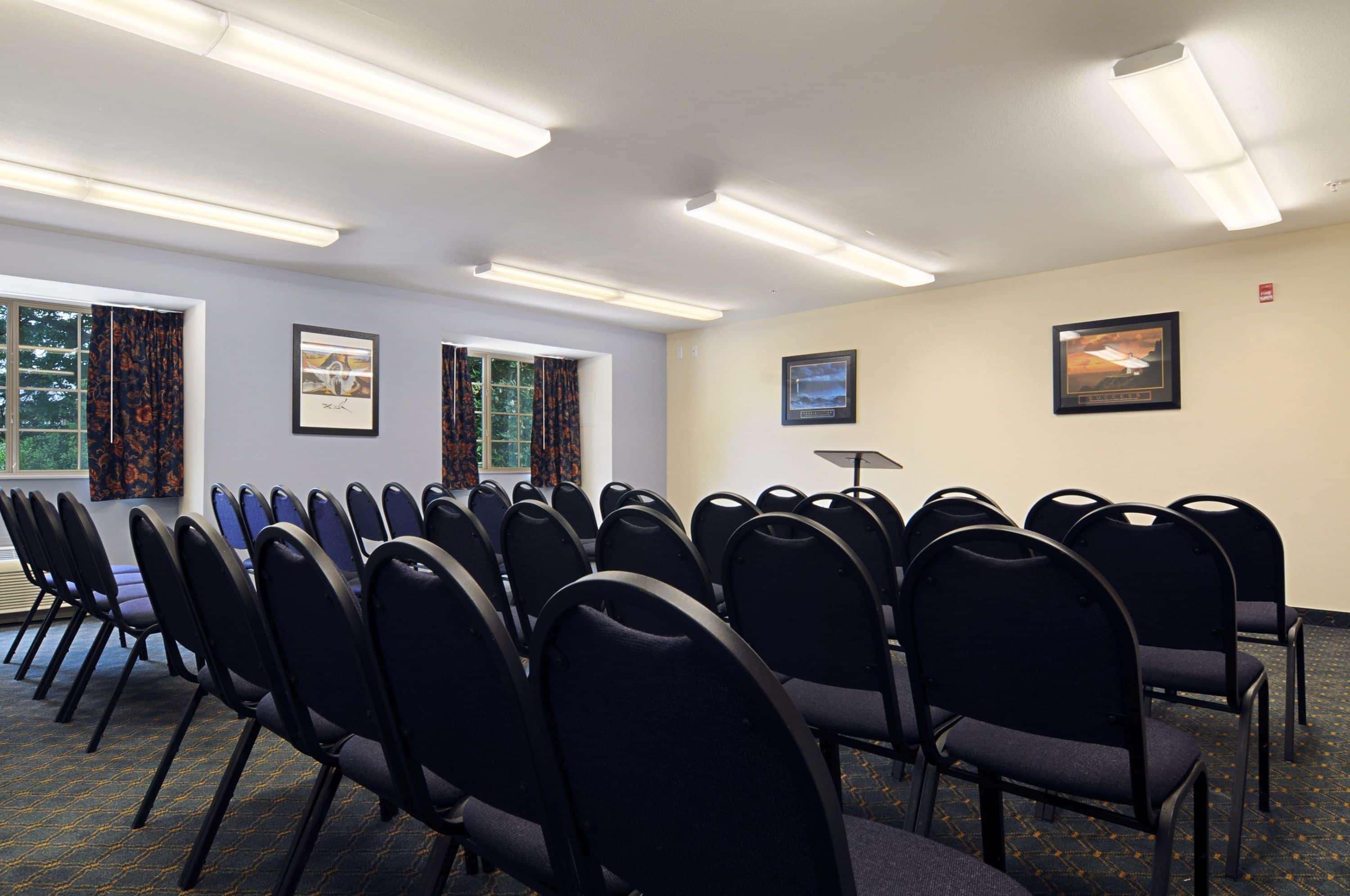 Microtel Inn & Suites By Wyndham Estevan Bagian luar foto