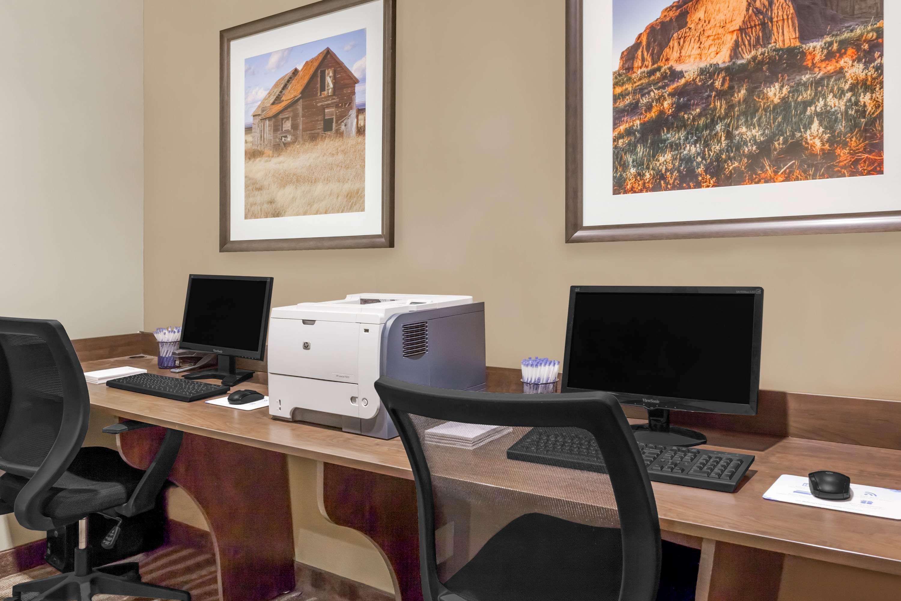 Microtel Inn & Suites By Wyndham Estevan Bagian luar foto