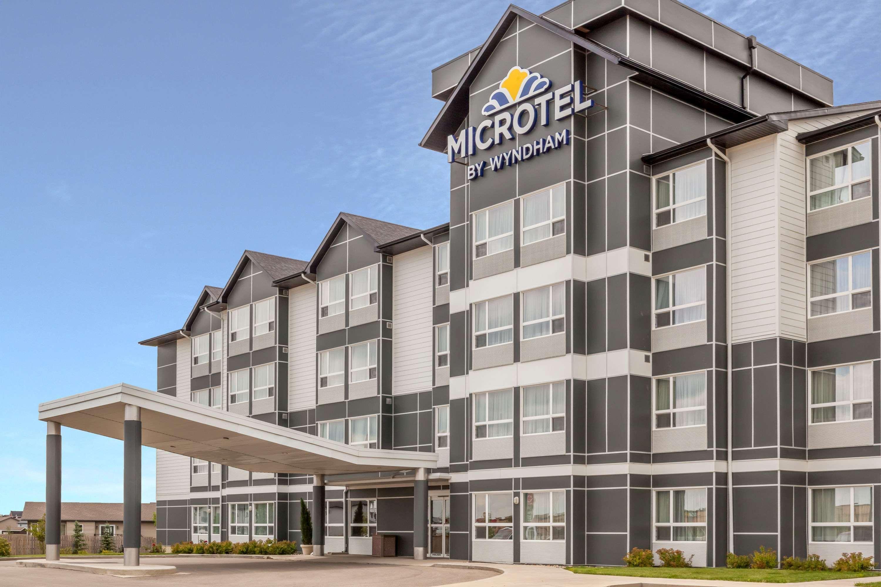 Microtel Inn & Suites By Wyndham Estevan Bagian luar foto