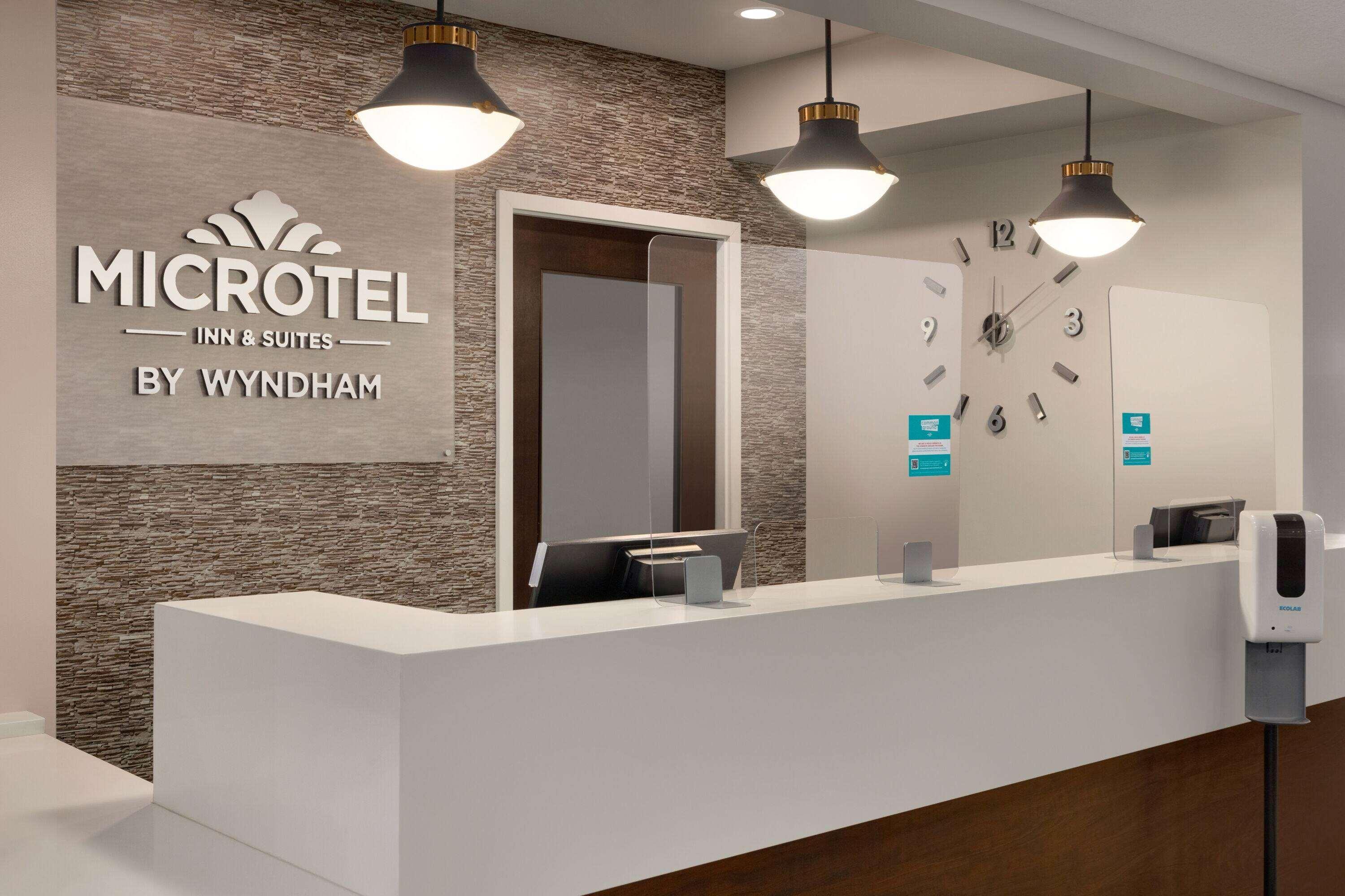 Microtel Inn & Suites By Wyndham Estevan Bagian luar foto