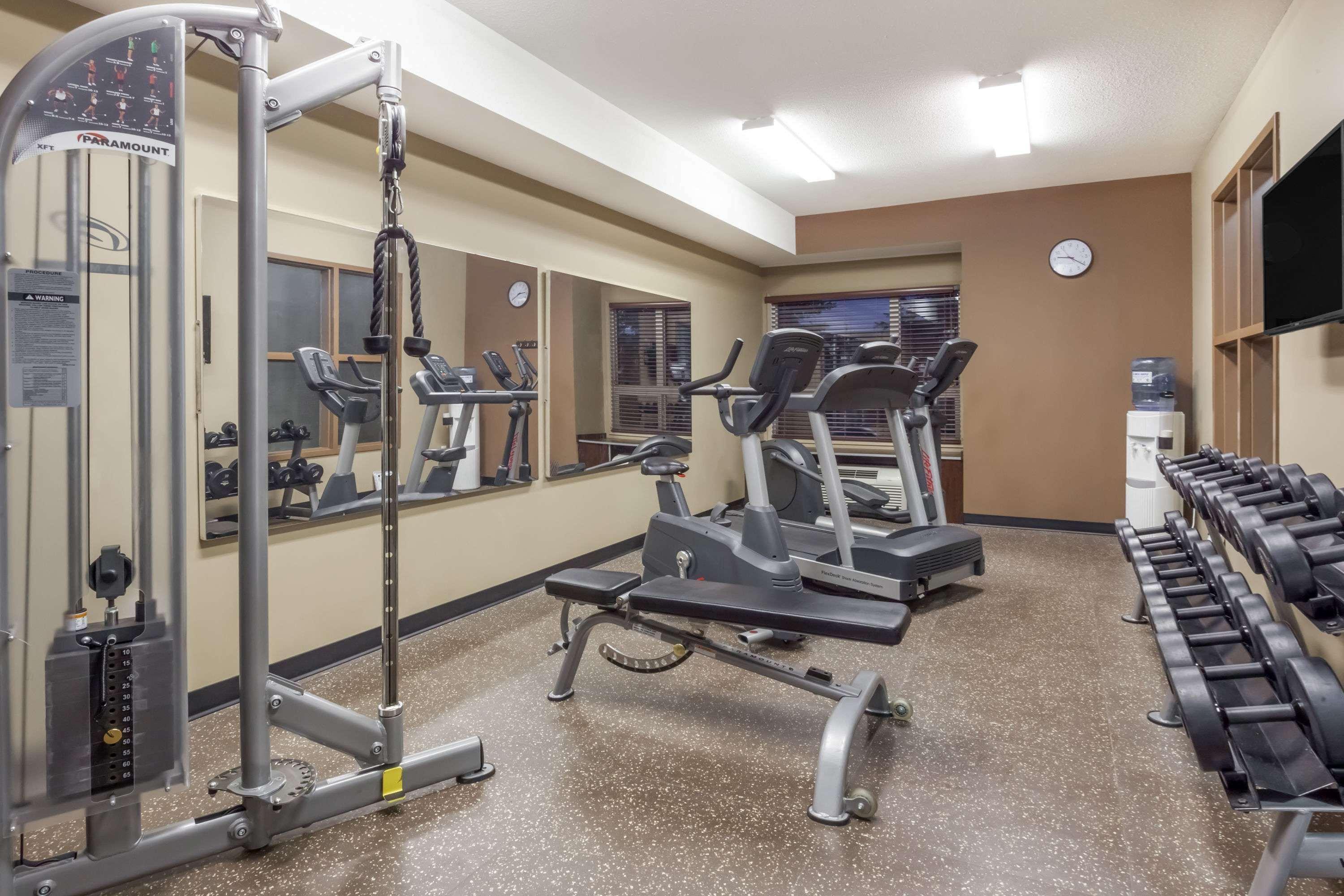 Microtel Inn & Suites By Wyndham Estevan Bagian luar foto