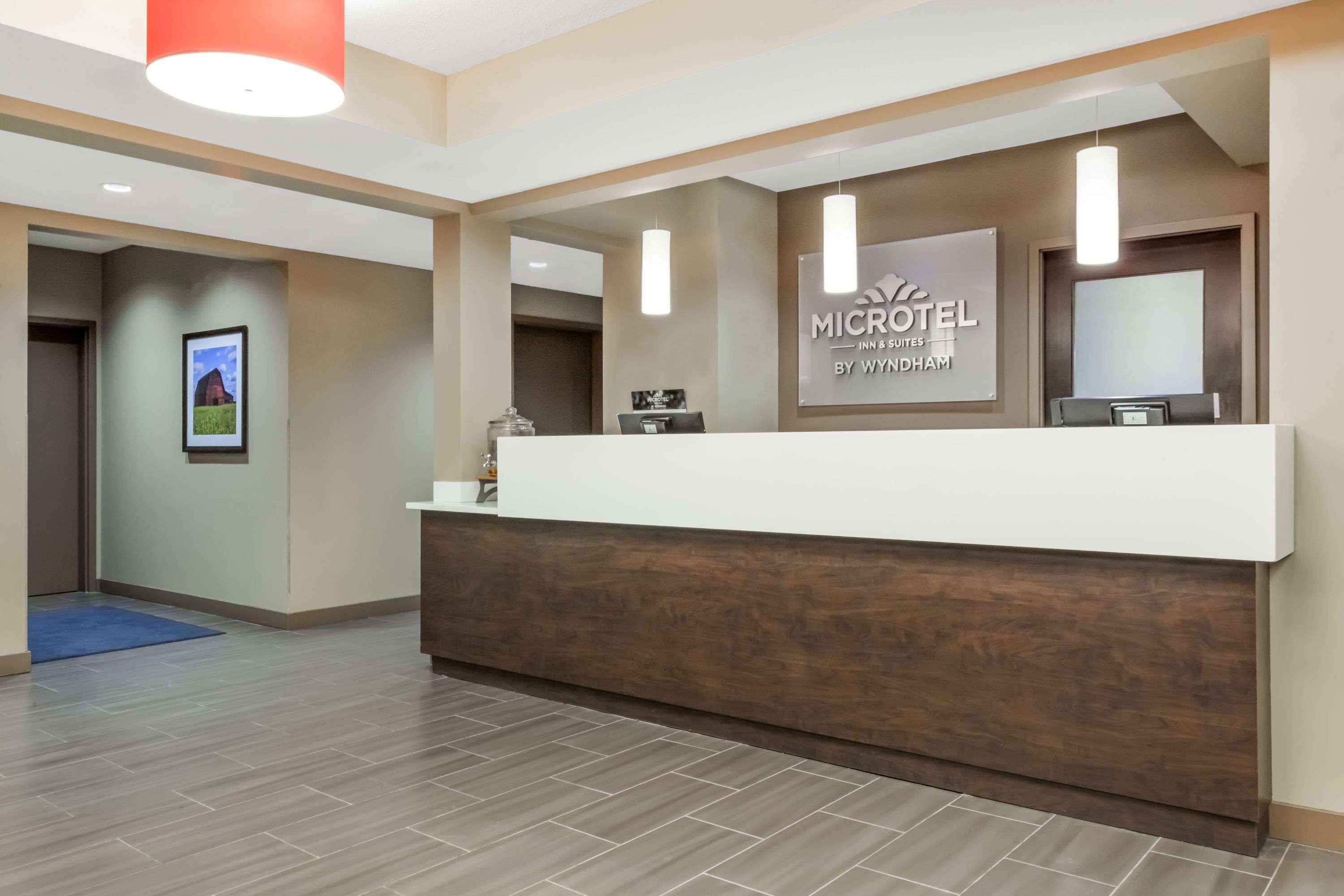 Microtel Inn & Suites By Wyndham Estevan Bagian luar foto