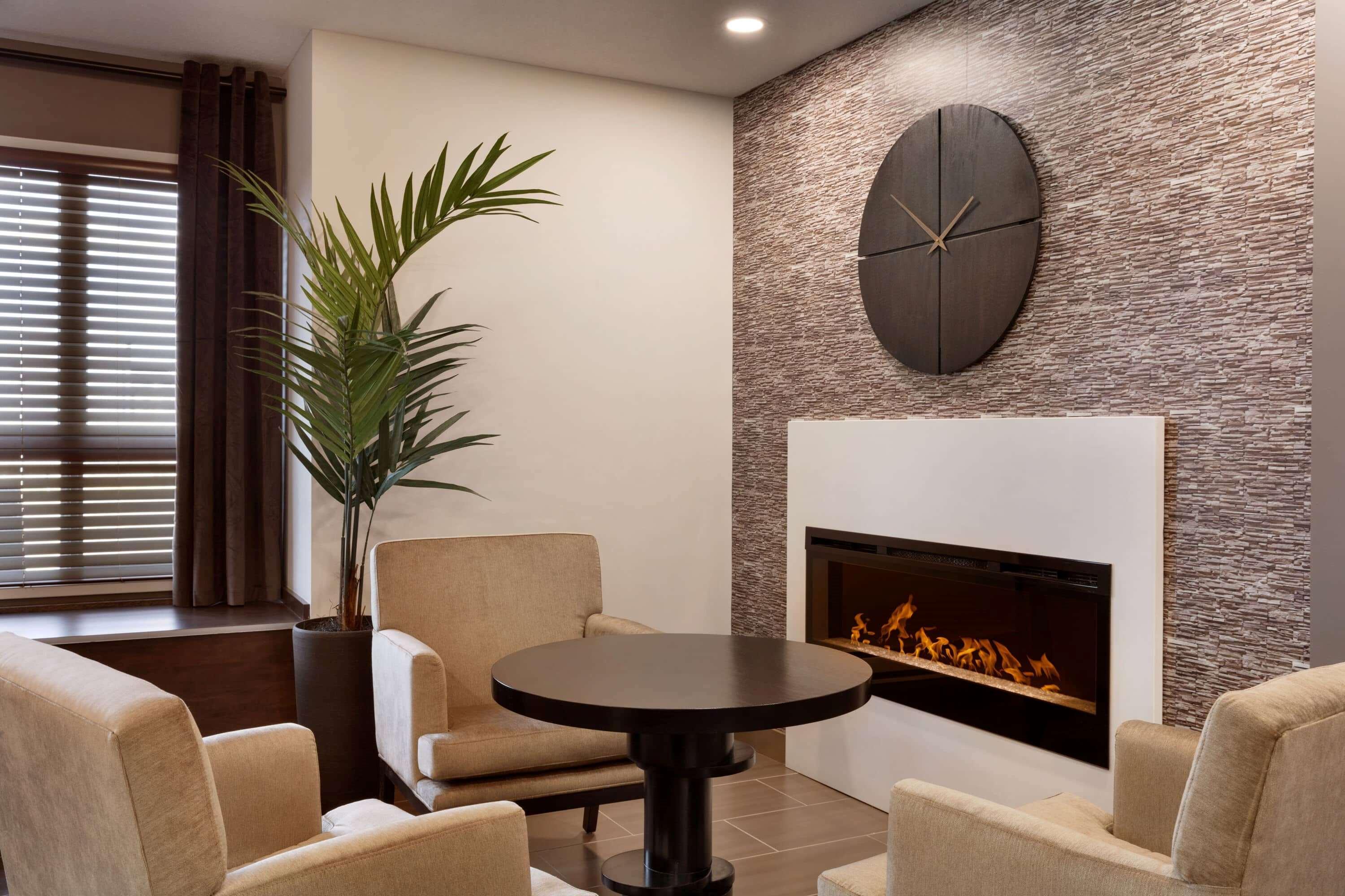 Microtel Inn & Suites By Wyndham Estevan Bagian luar foto