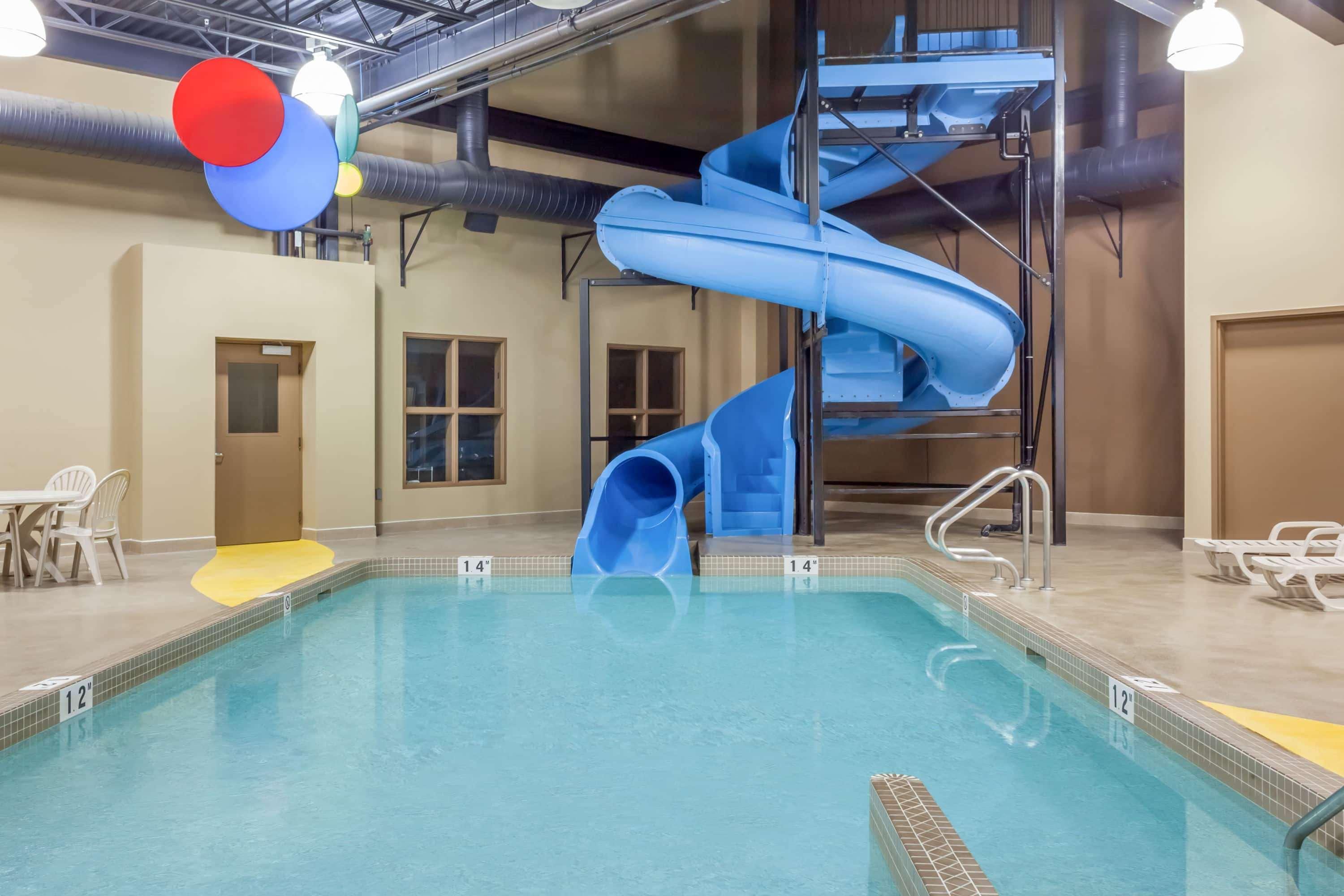 Microtel Inn & Suites By Wyndham Estevan Bagian luar foto