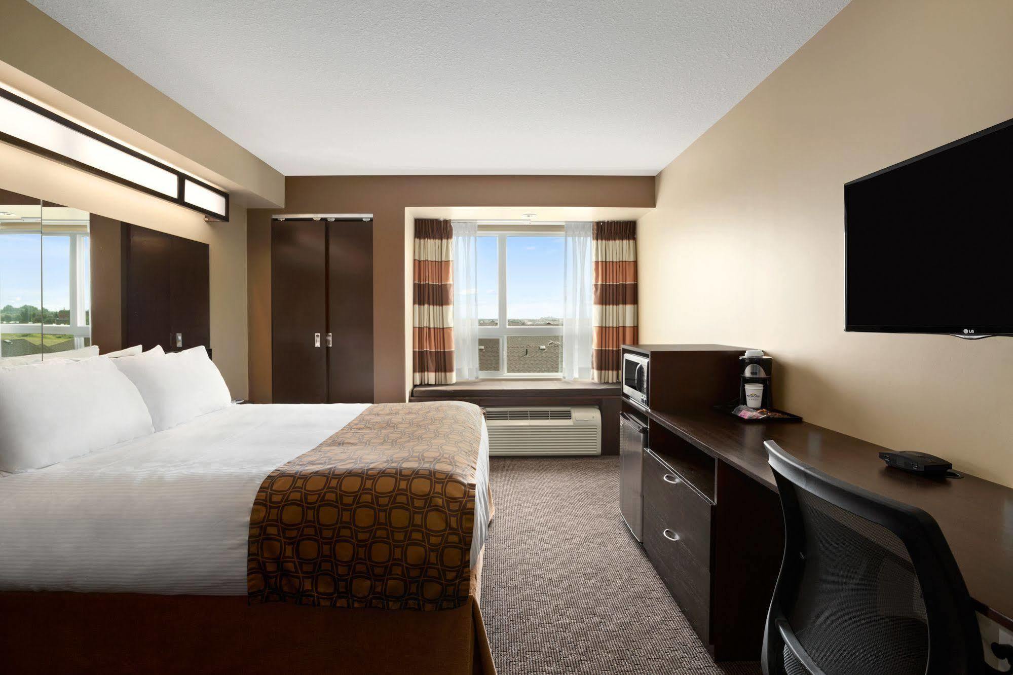 Microtel Inn & Suites By Wyndham Estevan Bagian luar foto