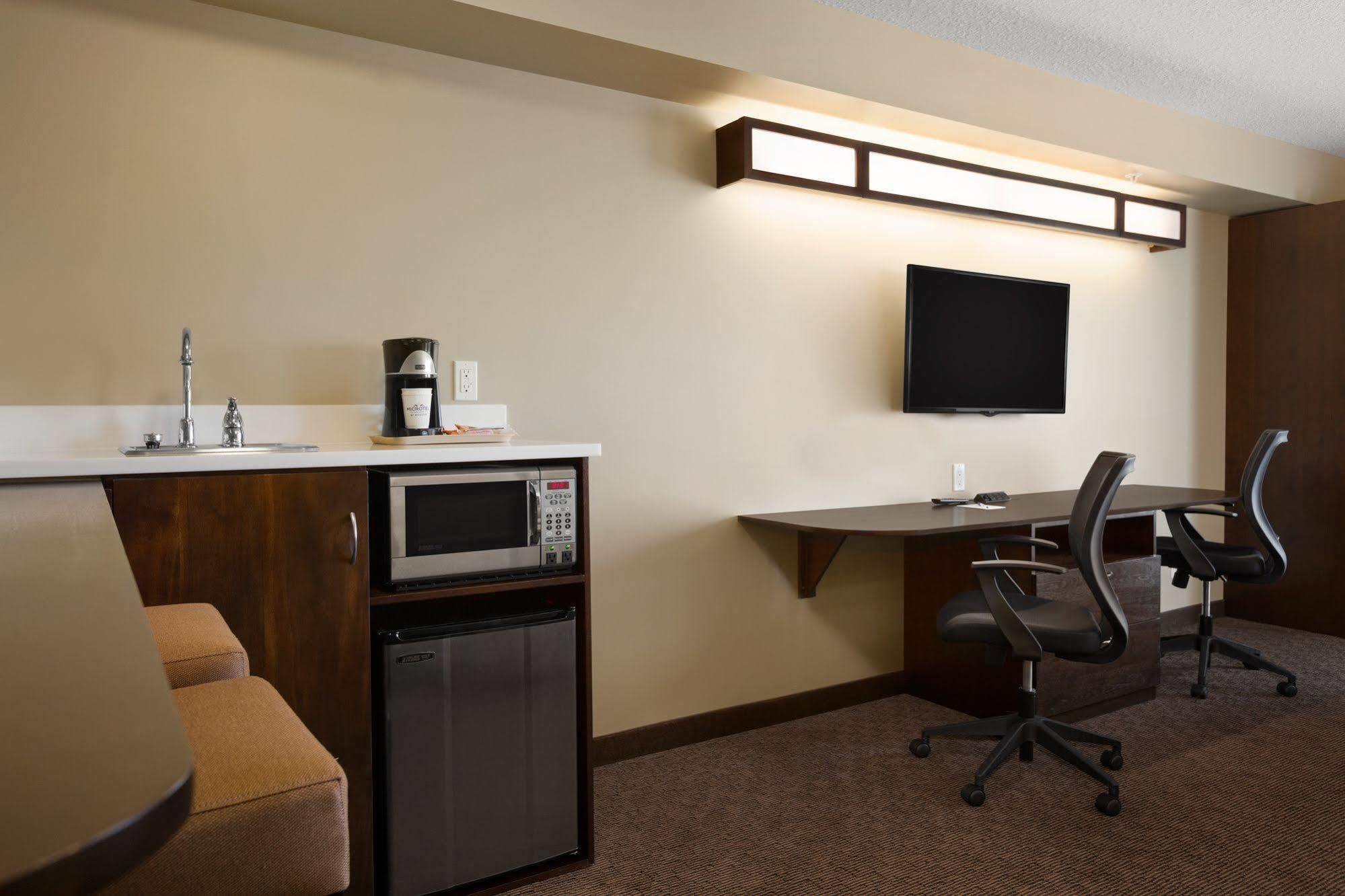 Microtel Inn & Suites By Wyndham Estevan Bagian luar foto